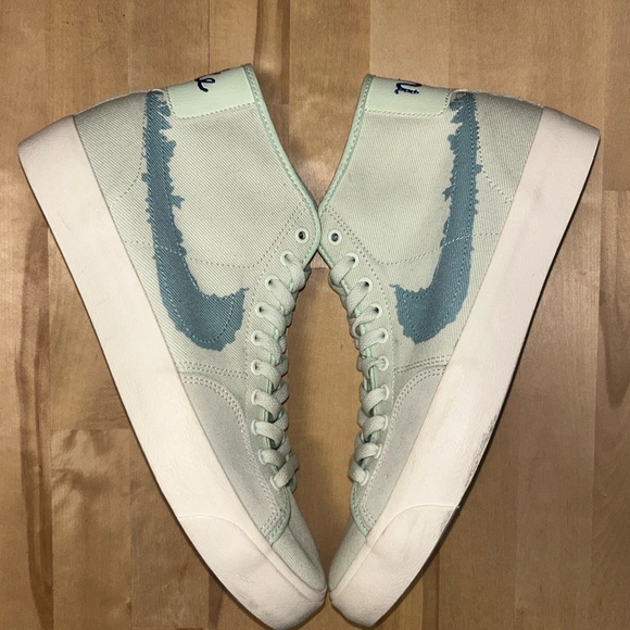 Nike SB Blazer Court Mid PRM Barely Green/Boarder Blue Size 9.5 - Picture 3 of 8